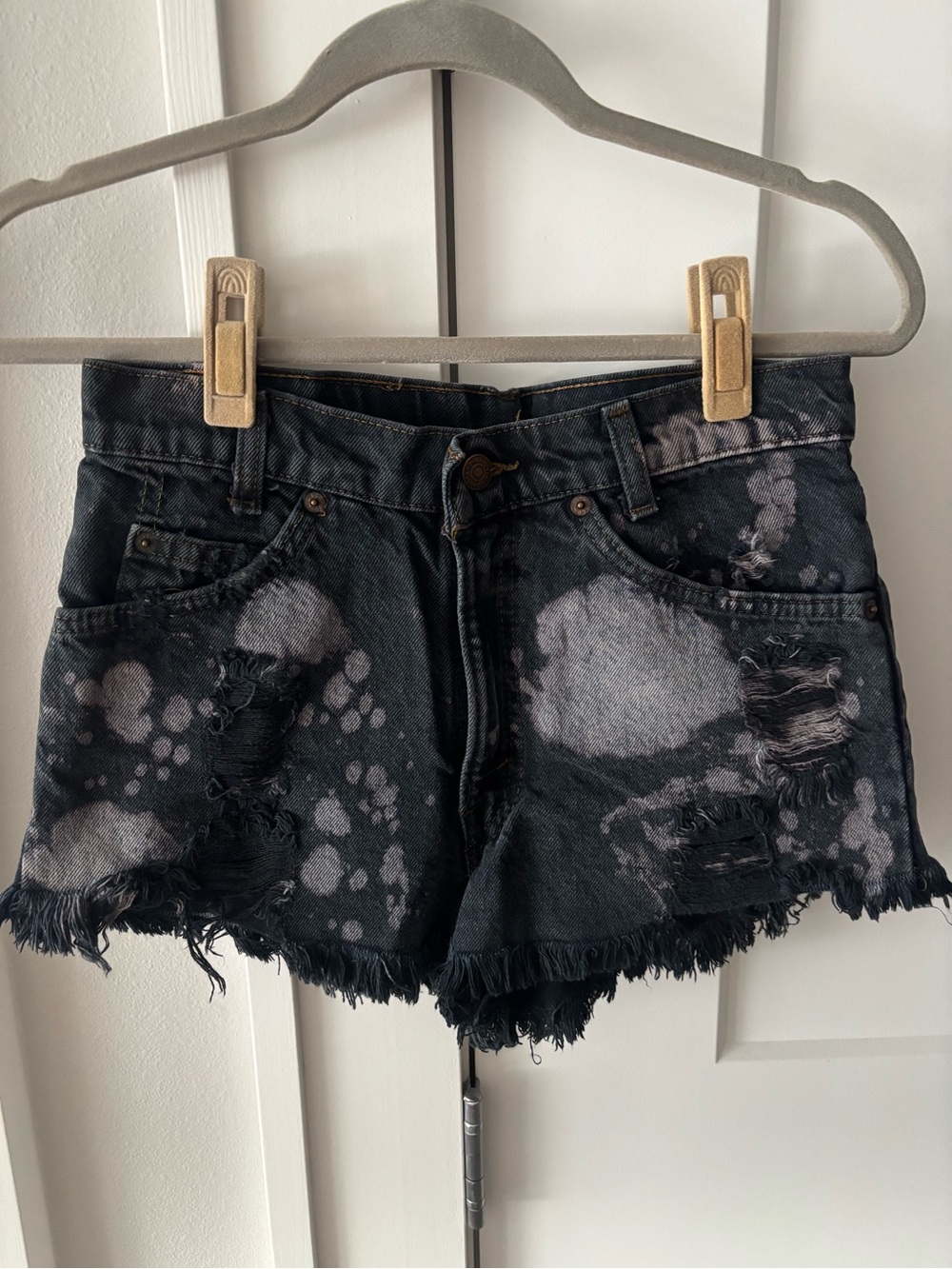 Black Distressed Levi’s Denim Shorts